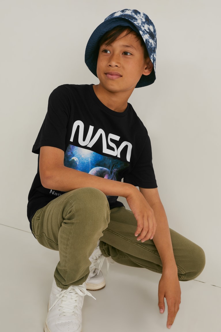 Camiseta C&A Nasa Sleeve Menino Pretas | 76320HXTR